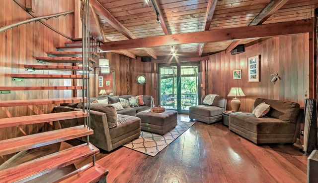 Tropical Cabana w/Deck, Hot Tub & Lush Scenery!
