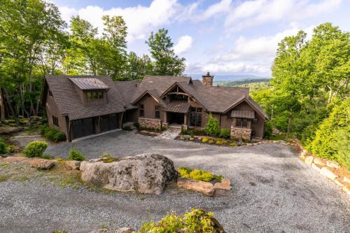 Twin Boulder Lodge at Eagles Nest