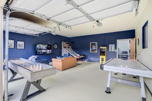 Two Homes with 2 Hot Tubs & Game Room! Sleeps 10!