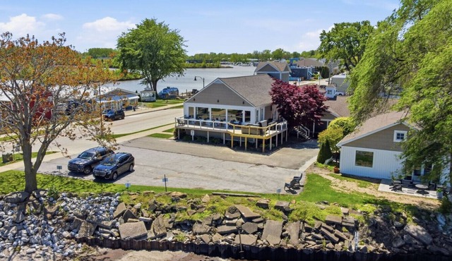 Ultimate Waterfront Home w/Cottage & Beach-9bdrms