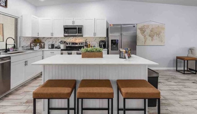 Unique 2bd 2bath getaway. 25min from beach!