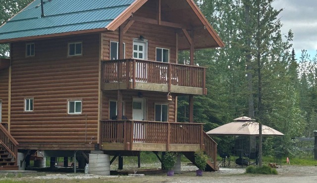 Unique Cabin in Fairbanks, see the Aurora, fish/snow machine from the property