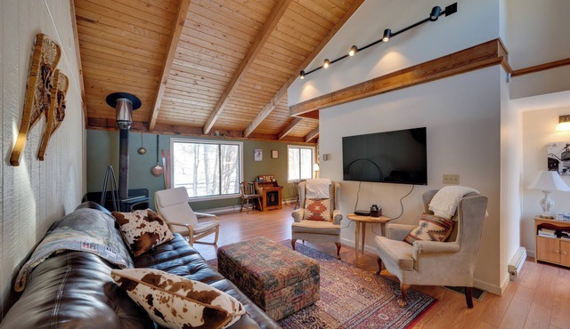 Unique Thornton Townhome: Swim, Ski, & Hike!