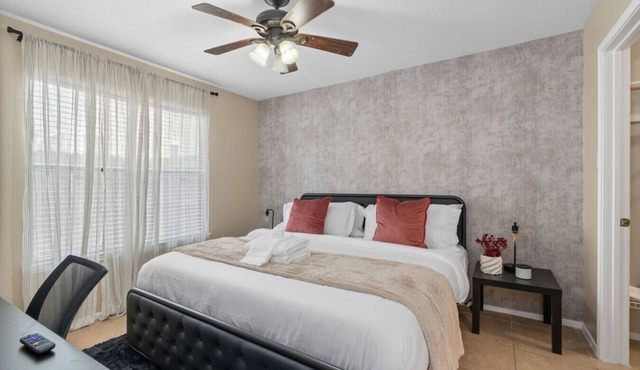 Up to 6 Guests - Stylish Retreat