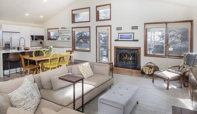 Updated Townhome | Hot Tub | Shuttle to Slopes