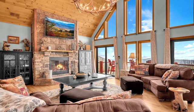 Upscale Home With Expansive Mountain Views