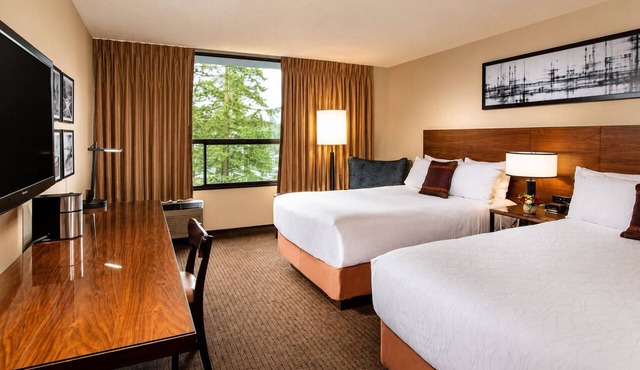 Upscale Multi-Bed Stay | Courtyard Pool | 1.2 mi to Bellevue Arts Museum