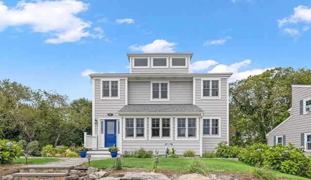Vacation in this stunning home with gorgeous ocean views!