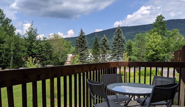 Valley View Villa, a Family Getaway with three bedrooms in the White Mountains!