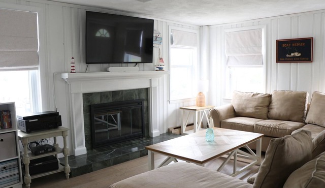 Very Spacious, short walk to Kelly Beach, Central a/c, Pet friendly