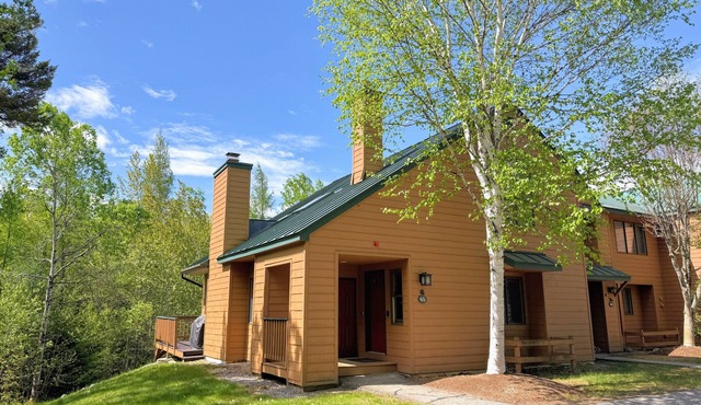 W65: Dog-Friendly 5BR Retreat Near Bretton Woods Skiing, Trails & Omni Mount Washington Resort