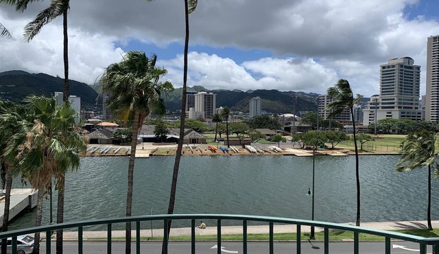 Waikiki Apartment sleeps 5 parking included