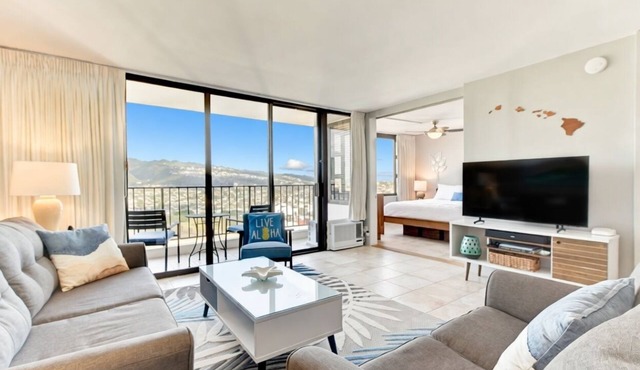 Waikiki Banyan 1BR Corner unit Awesome Mountain/Diamond Head views, free parking