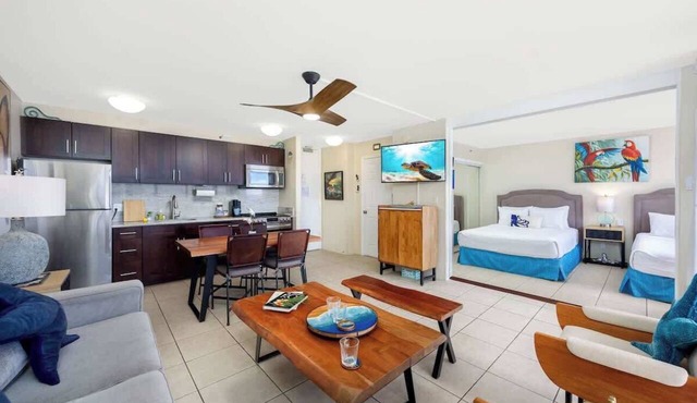 Waikiki Banyan retreat - lanai & ocean views
