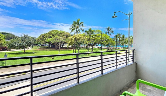 ☀ Waikiki Grand Hotel 214 Energetic Queen Studio with Lanai sleeps 2