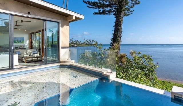 Wailupe Seaside 6BR by Gather: Beachfront w/Luxury Guest House