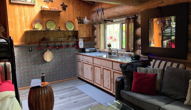 Waipio Valley adjacent; Cozy, serene stream side retreat for two or three