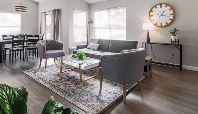 Walk to Apple | 5 Min to Domain 3BR