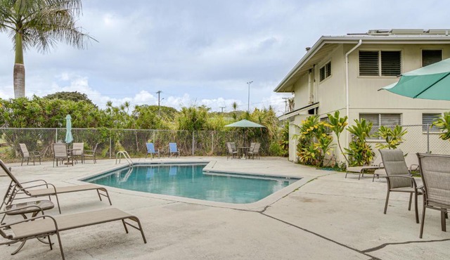 Walk to Dining & Local Markets! Hilo Getaway