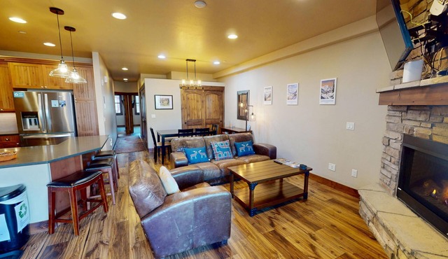 Walk to Dining, Shops, Events, Theater, Weddings! Near Rec Center Pool