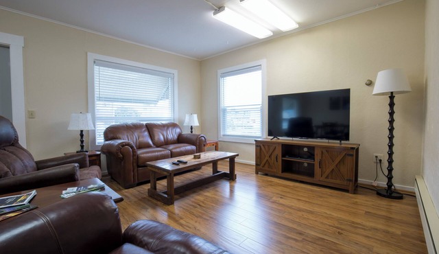 Walk to Downtown King Bed Near Olympic Beaches