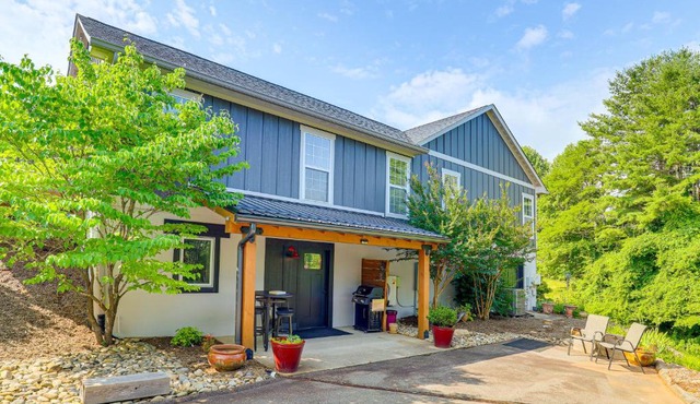 Walk to Downtown Weaverville: Quiet Apartment