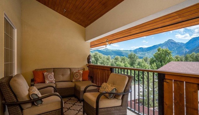 Walkable Leavenworth Condo w/King Suite