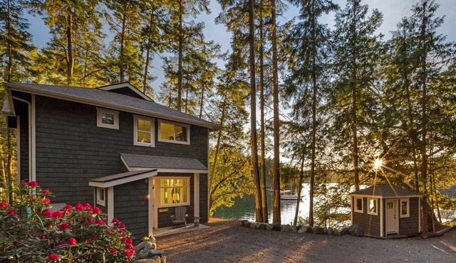 Waterfront! Beach Access! (HBH)