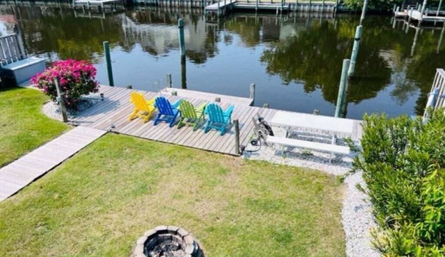 Waterfront! Hot Tub, Game Room, Kayaks, Theater Room,Fire Pit, Comm Pool,Dogs OK