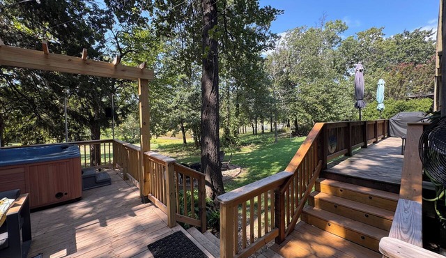 Waterfront Studio with Hot Tub & Fire Pit Sleeps 4 in Eufaula