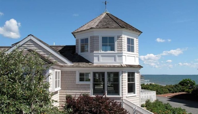 Waterfront - Stunning Architect Designed Sun Drenched Ocean Front Cottage