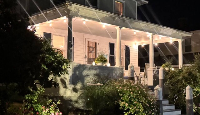 Waterview/Sandy Beach! Wonderful 4-bedroom cottage in charming Onset.