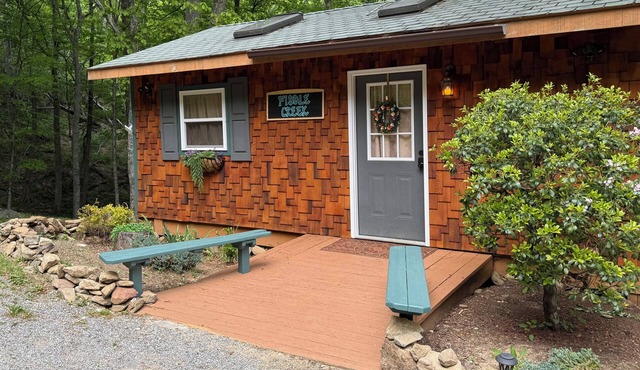 Welcome to Black Mountain Stomping Ground's Fiddle Creek w King Bed/brook.