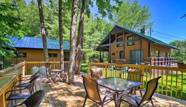 White Mountains Cottage w/ Mountain & Lake Views!
