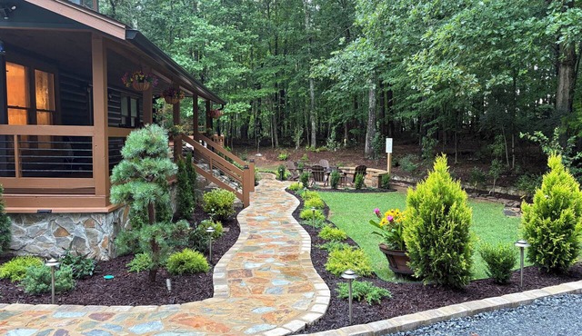 Wild Ford Cabin with movie room, game room, hot tub, walking trails