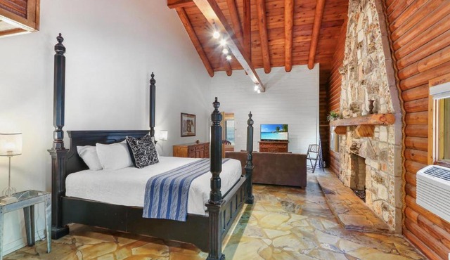 Wimberley Log Cabins Resort and Suites- Unit 1
