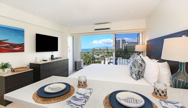Wow! Ocean View Studio at Waikiki Shore, Just Steps to Waikiki Beach!