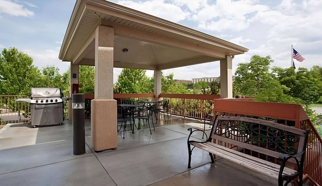 Your Home Away From Home! Pet-Friendly Stay with Kitchenette!