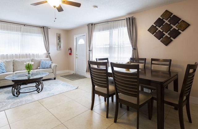 Beautifully Renovated Palm Beach Gardens Apartment