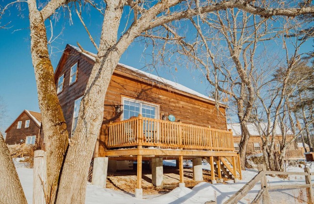 Lakefront Two King Cabin White Mountains