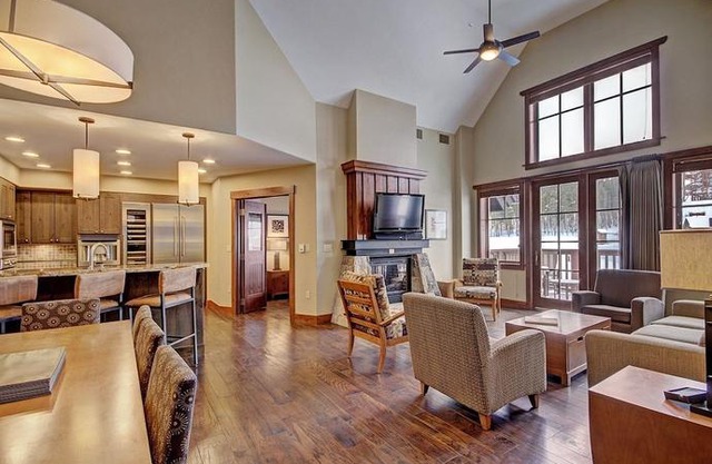 One Ski Hill Place S8501