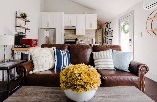 TRENDY & LUXURIOUS 2 Br STAY in East Austin *New*