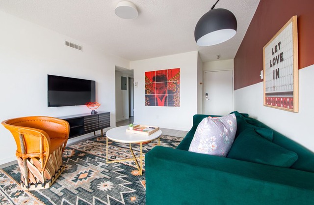 WanderJaunt | Edge | 1BR | Travis Heights