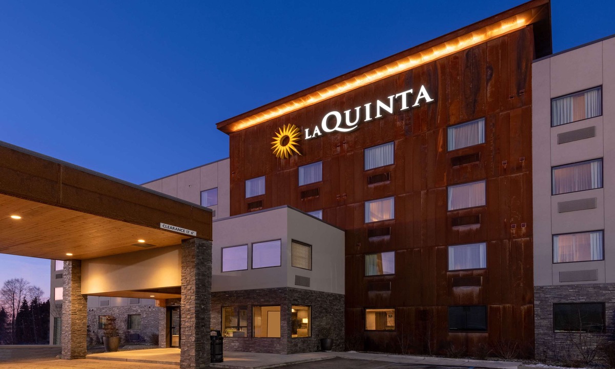 Spenard Hotel | La Quinta by Wyndham Anchorage Airport
