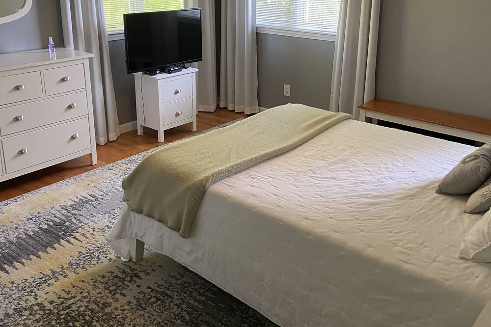 Photo of Bedroom in Greenwood