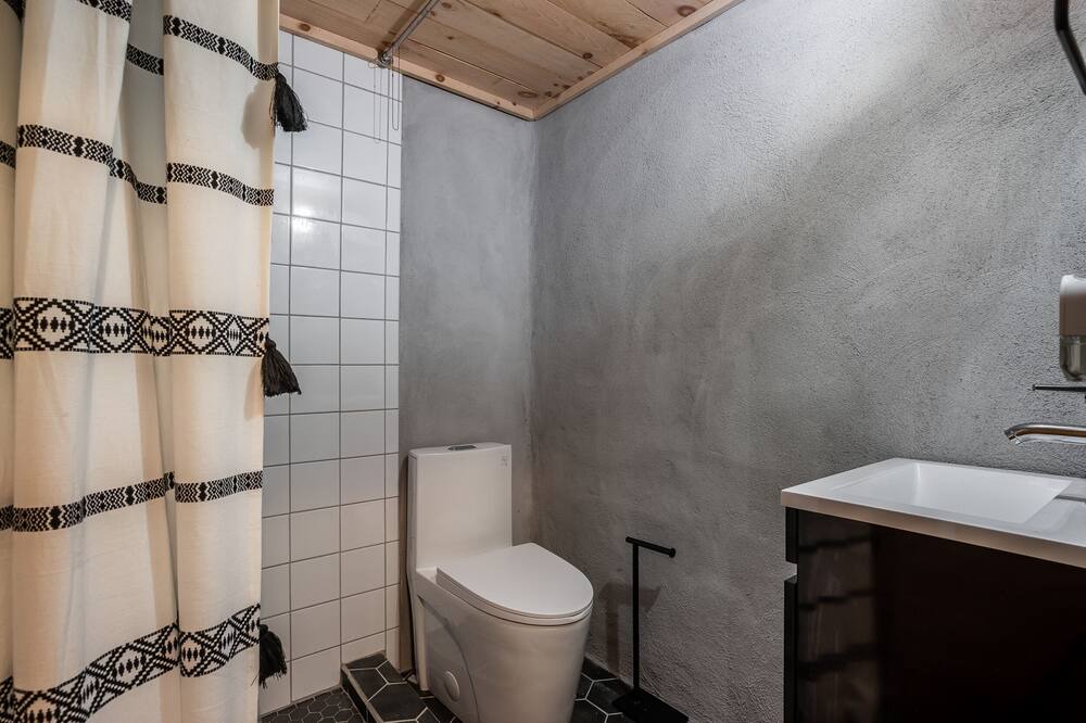 Photo of Bathroom in Walnut Mountain