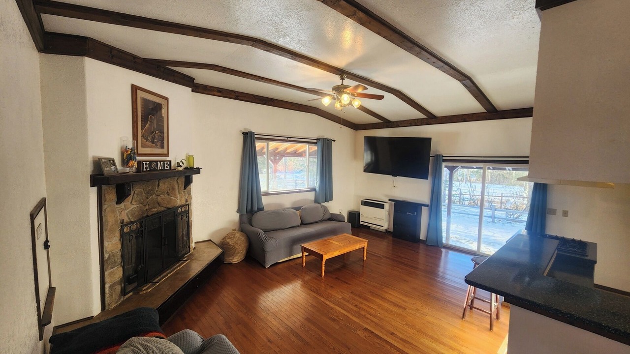 Photo of Livingroom in Tanaina
