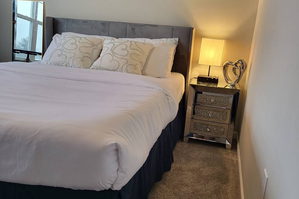 Photo of Bedroom in Summit Station