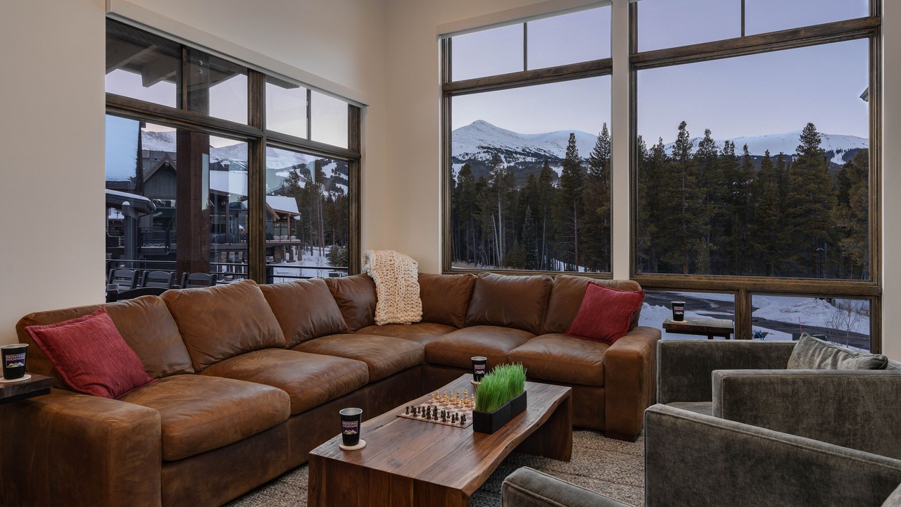 Photo of Bedroom in Peak 8