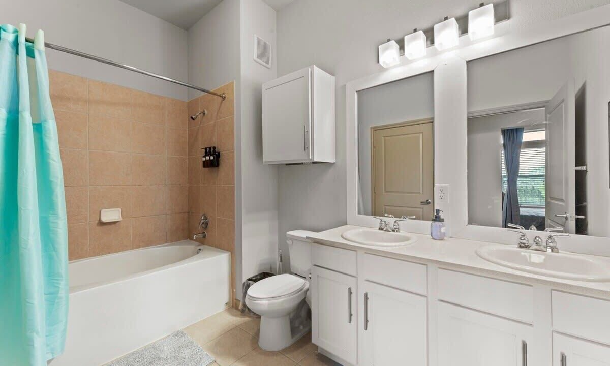 Photo of Bathroom in Montopolis